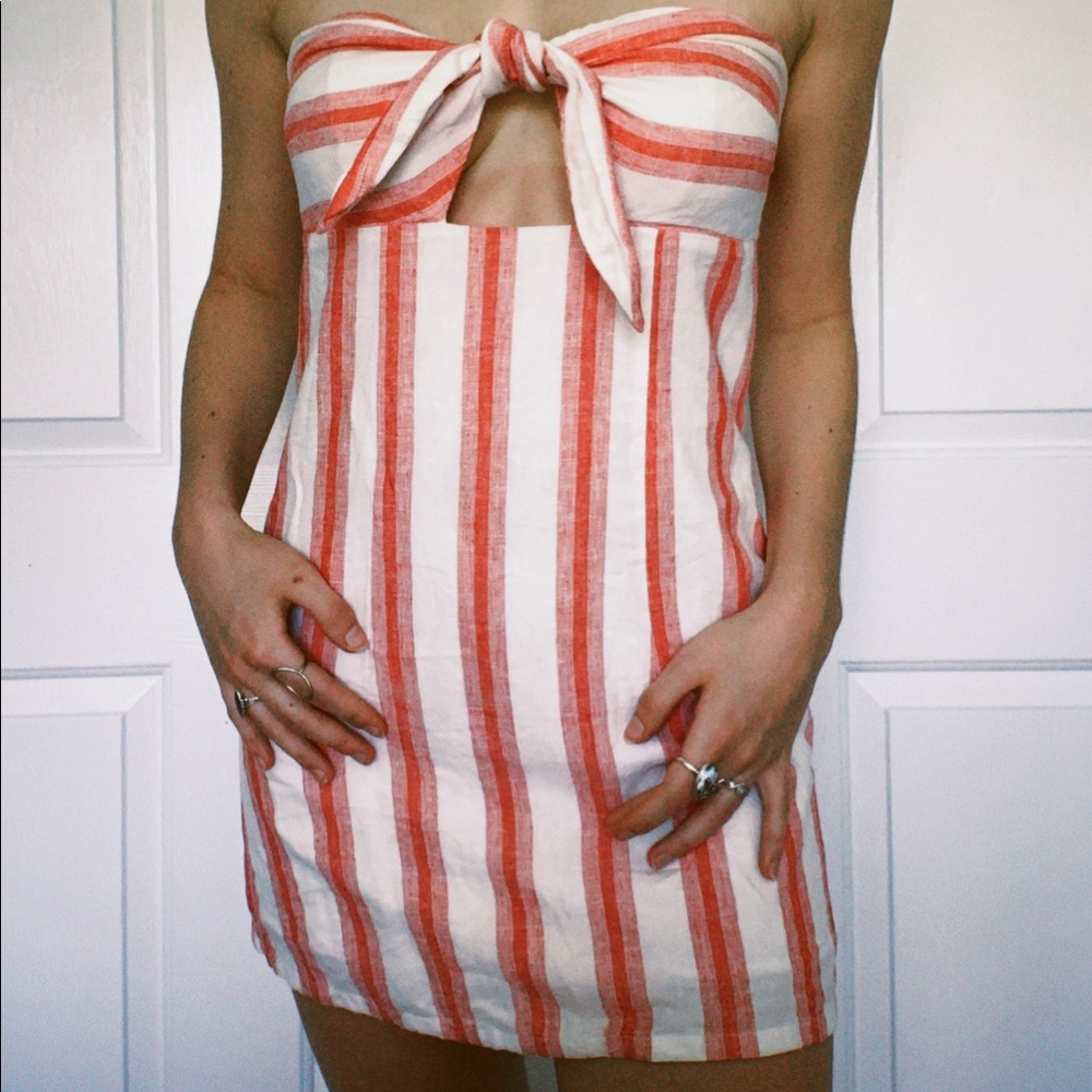 Mini Dress 🎀 - Picture 3 of 4